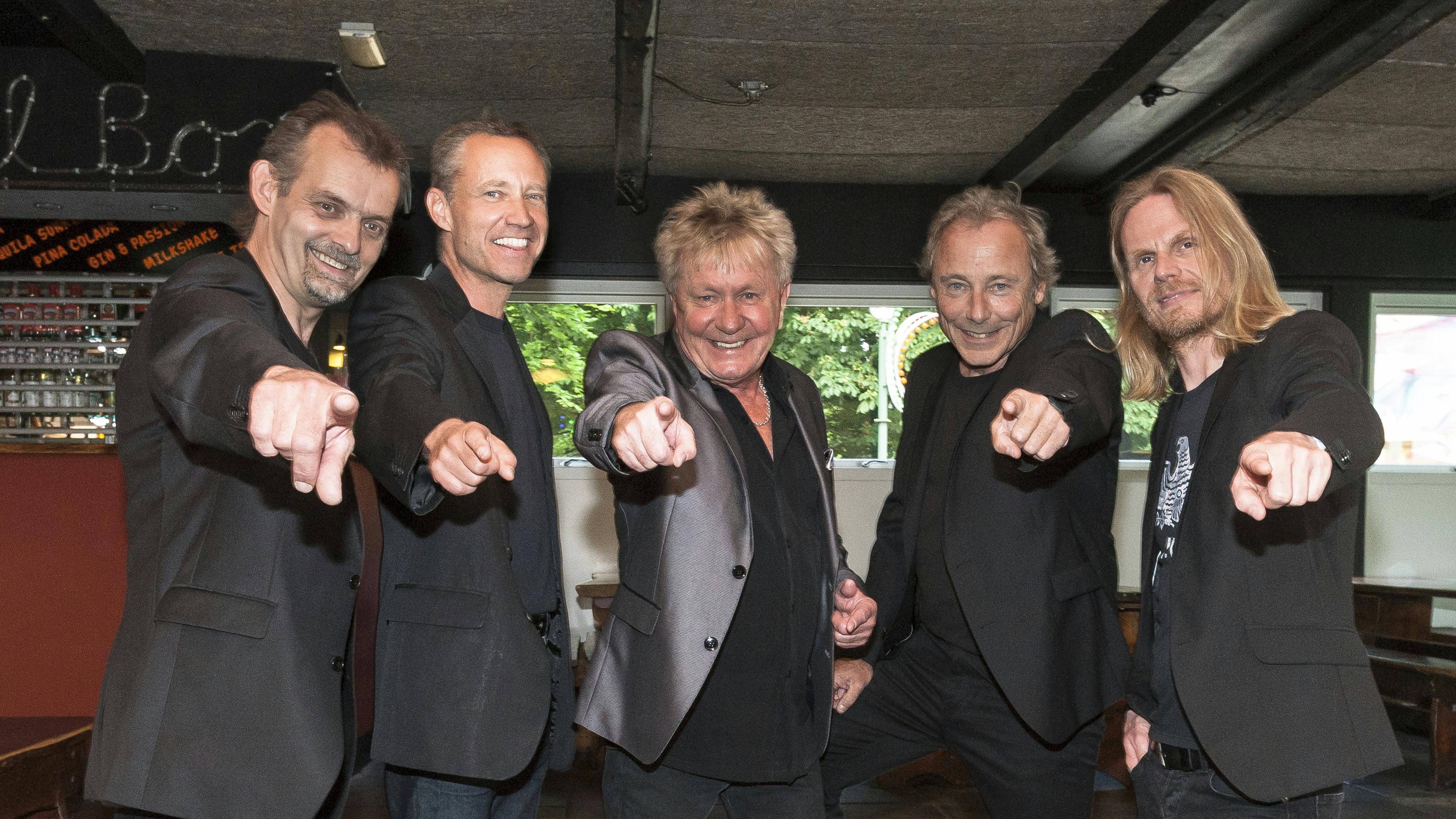 Torben Lendager  The Roosters fejrer sommerens komme med ny single