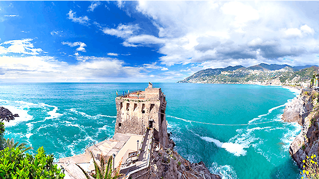 Torre Saracena ved byen Maori på Amalfikysten