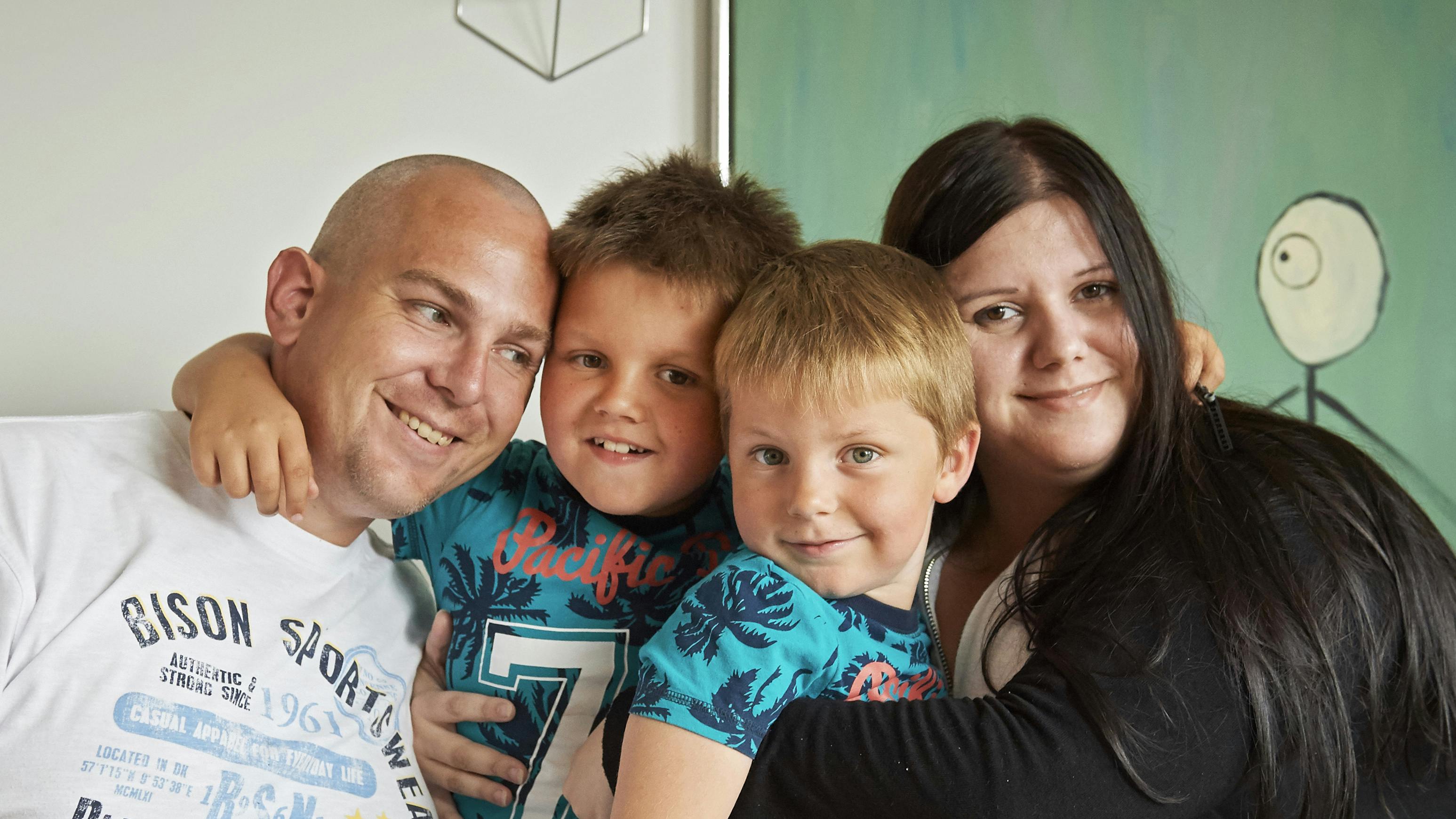 Mathilde synes, at Erik er Danmarks bedste kæreste, for han giver kærlighed til dem alle i medgang og modgang.