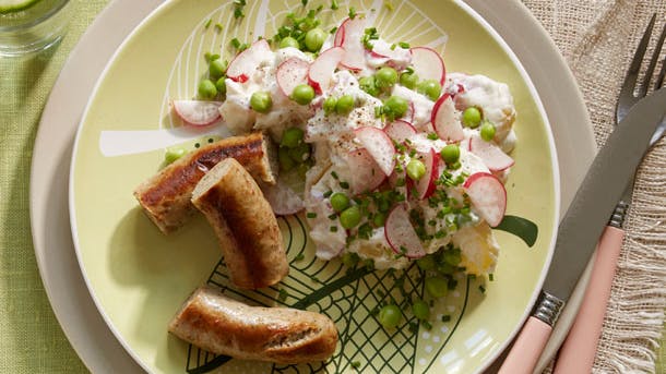 Medisterpølse med kartoffelsalat og rygeost