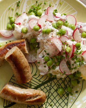 Medisterpølse med kartoffelsalat og rygeost