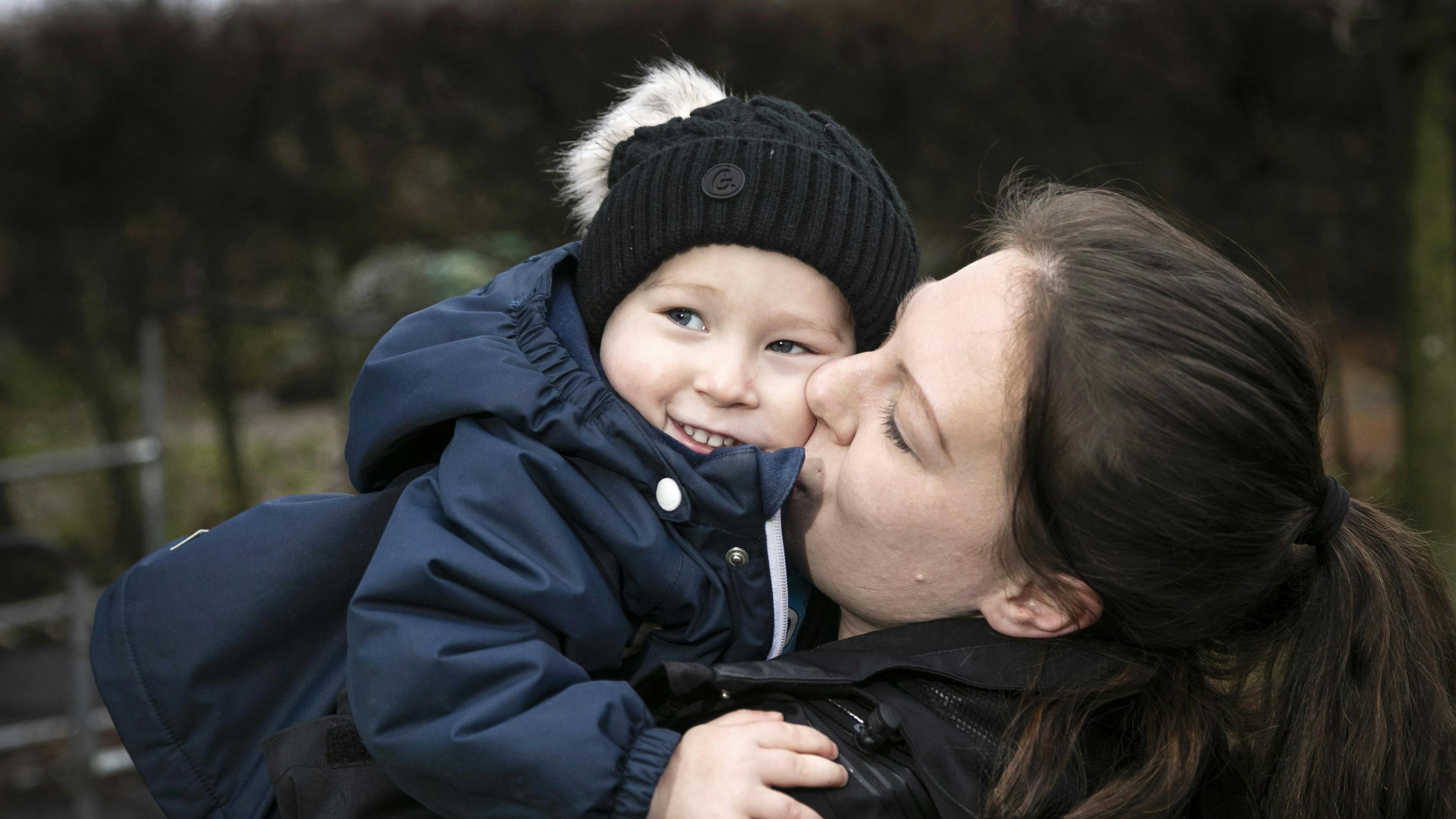 Mia skulle lære at være mor
