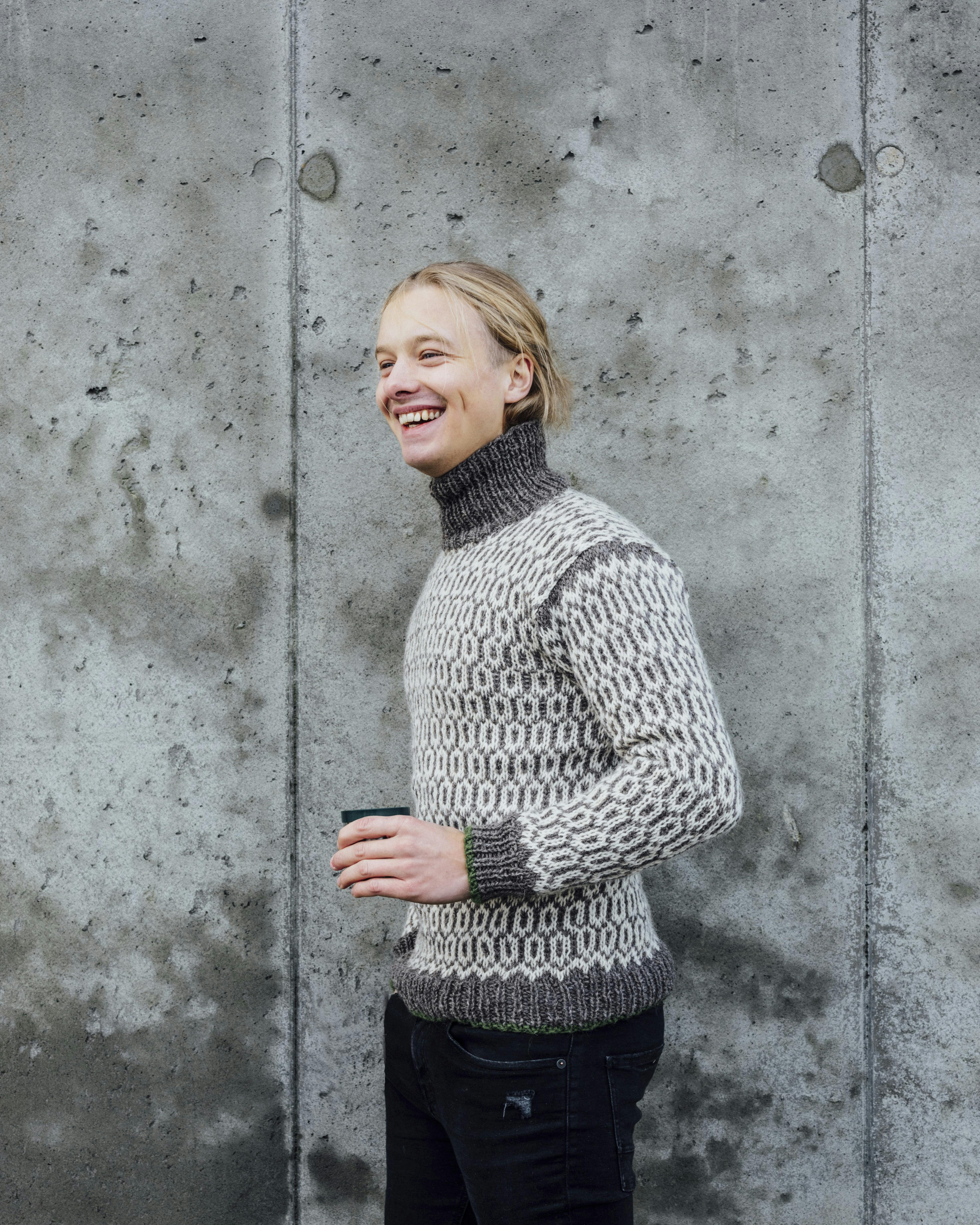 Strikkeopskrift: Mønstret herresweater