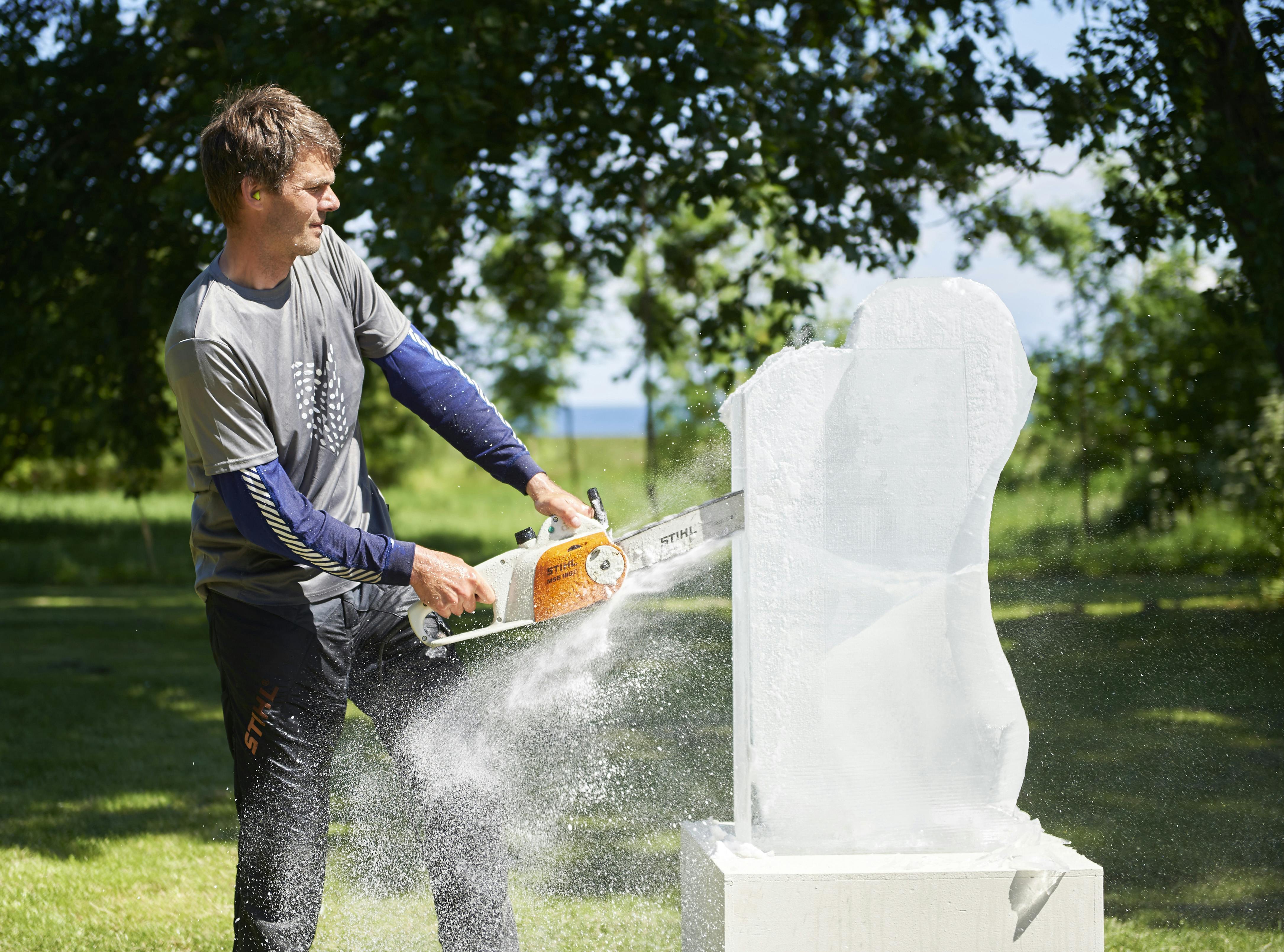 https://imgix.familiejournal.dk/media/article/mortenleasamsoeisskulpturfj058.jpg