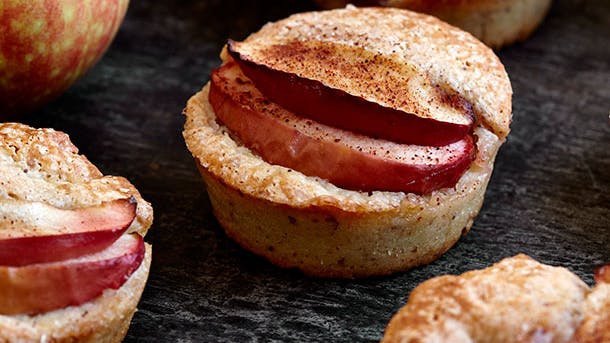 Muffins med æble og kanel