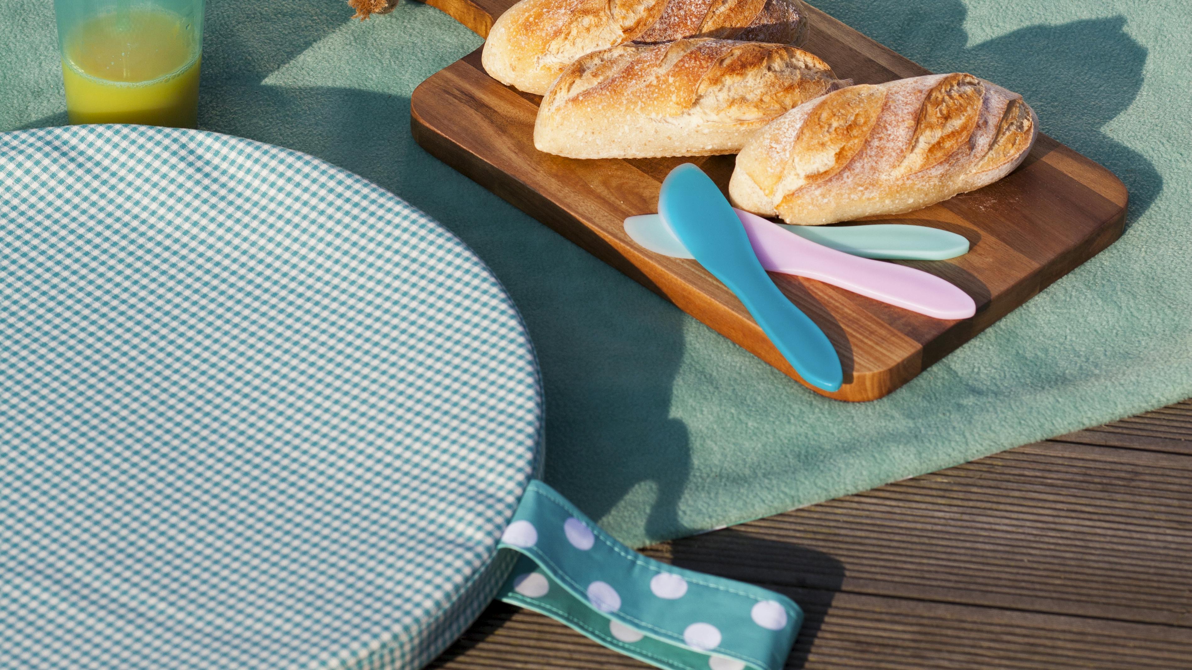 Flot ofg praktisk picnictæppe med matchende hynder