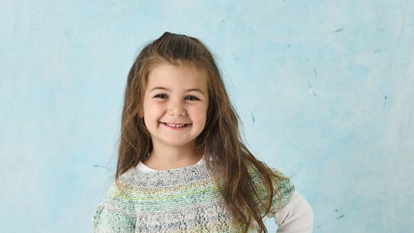 Strikkeopskrift: Bluse med rundt bærestykke