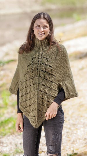 Olivengrøn poncho med mønster 