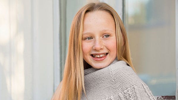 Strikkeopskrift: Ponchosweater til piger