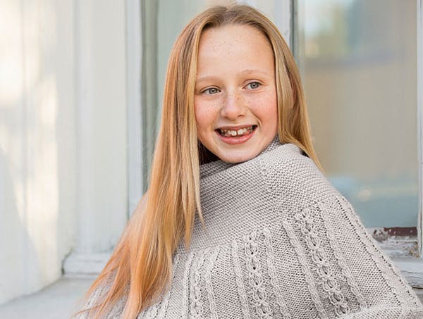Strikkeopskrift: Ponchosweater til piger