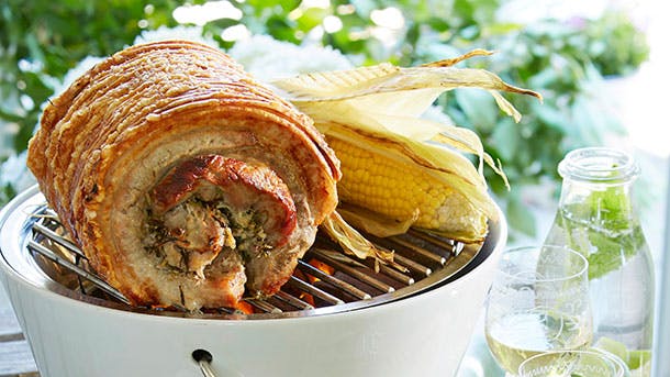 Porchetta med grillede majs