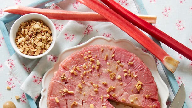 Rabarberkage med hvid chokolade