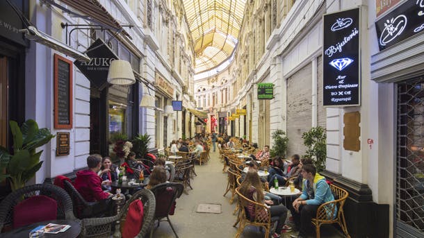 Rejs til Rumænien og oplev den historiske hovedstad, Bukarest og Transsylvaniens smukke natur.