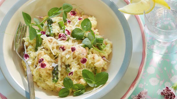 Smagfuld risotto med rejer, asparges og parmesan