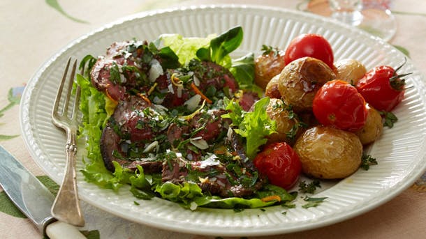 Roastbeef med parmasandrys og timianstegte kartofler