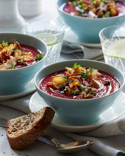 https://imgix.familiejournal.dk/media/article/roedbedesuppe_0.jpg
