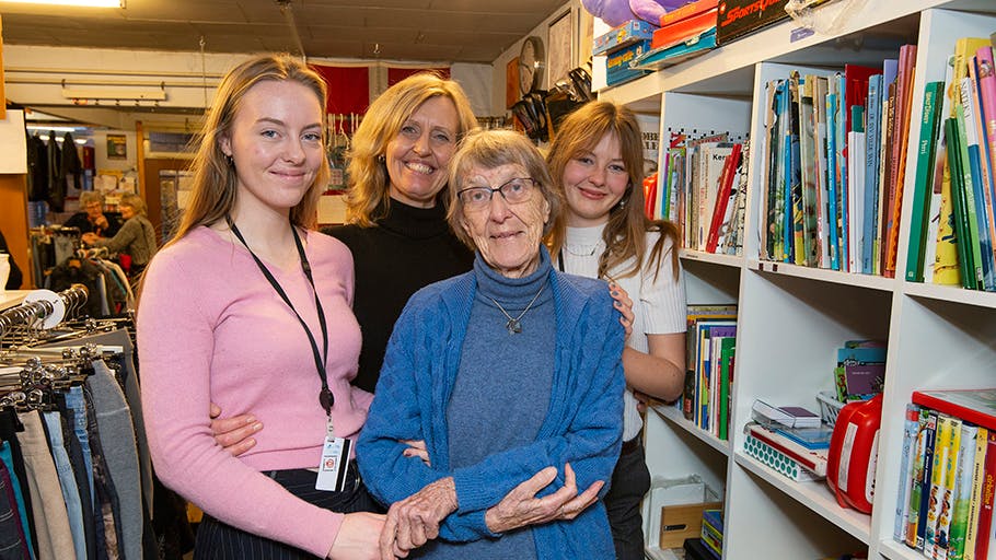 På besøg hos genbrugsbutikkernes ?moder?
