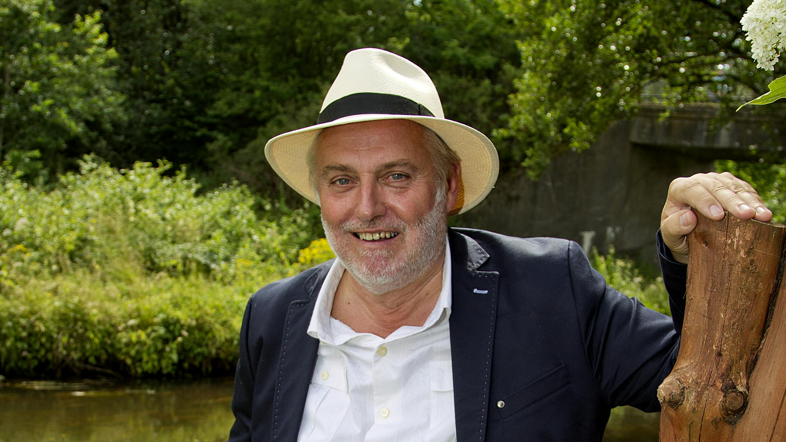 Familie Journal varmer op til Dansktop Prisen 2017 den 25. marts i Boxen i Herning med artikelserien "Seks hurtige", hvor dansktopkunstnerne får seks hurtige spørgsmål at besvare. Vi lægger ud med Helge Engelbrecht.