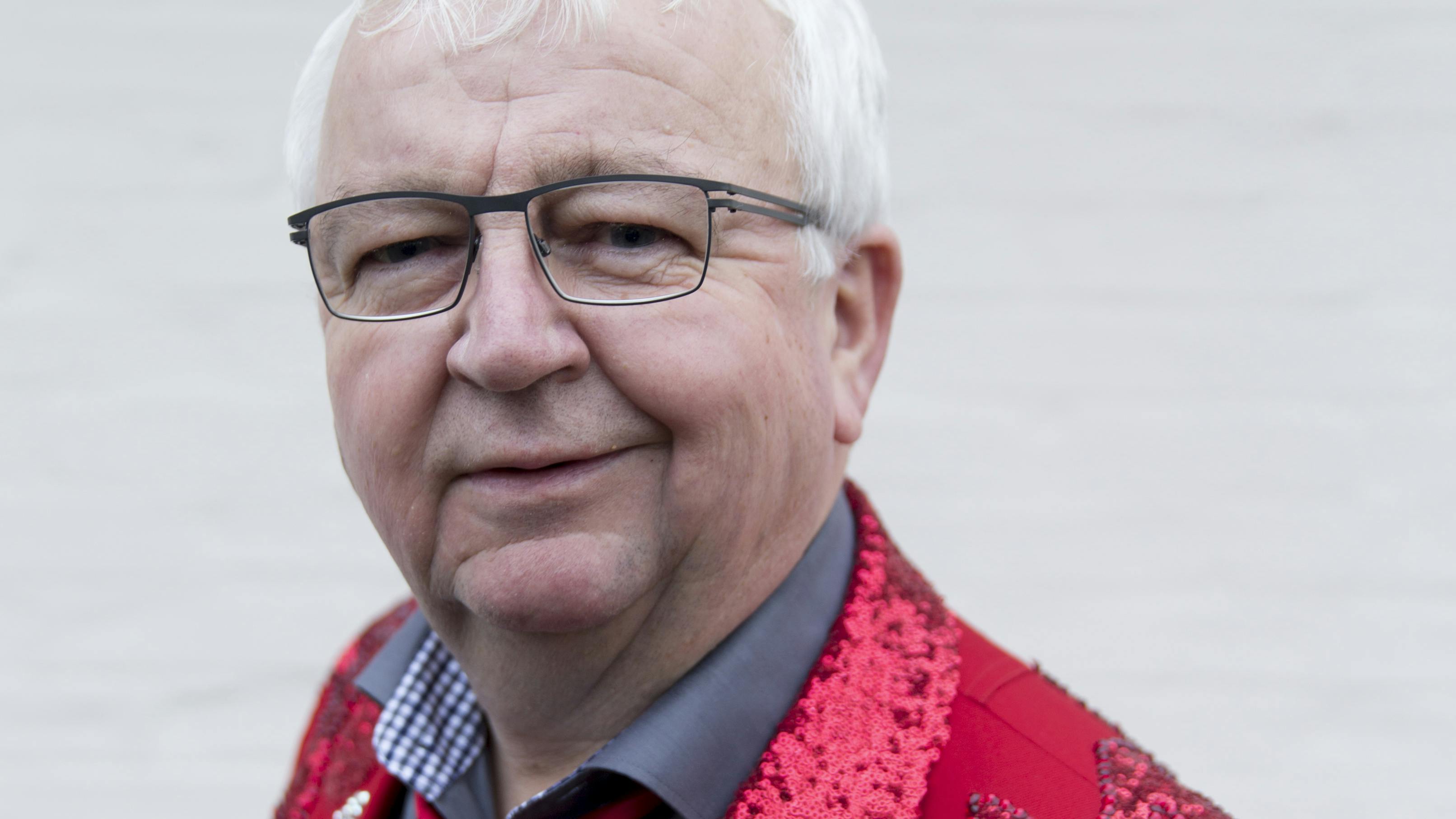 Henning Vad alias Den Syngende Post fra Asferg har svaret på Familie Journals seks hurtige spørgsmål til dansktopstjernerne.