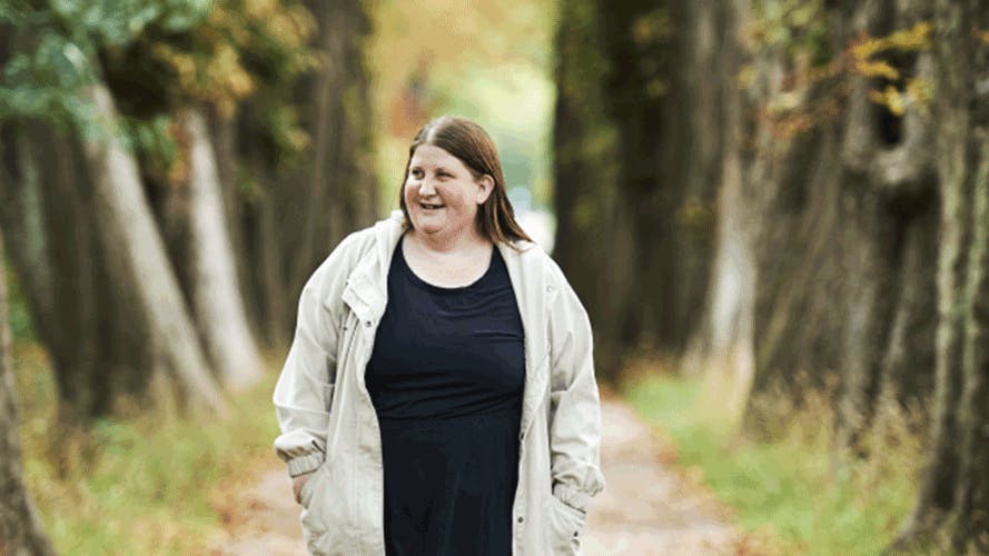 Signe var ensom - nu hjælper hun andre