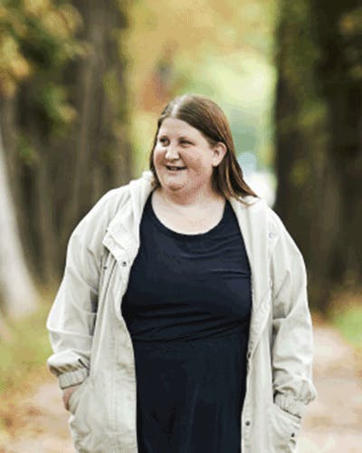 Signe var ensom - nu hjælper hun andre