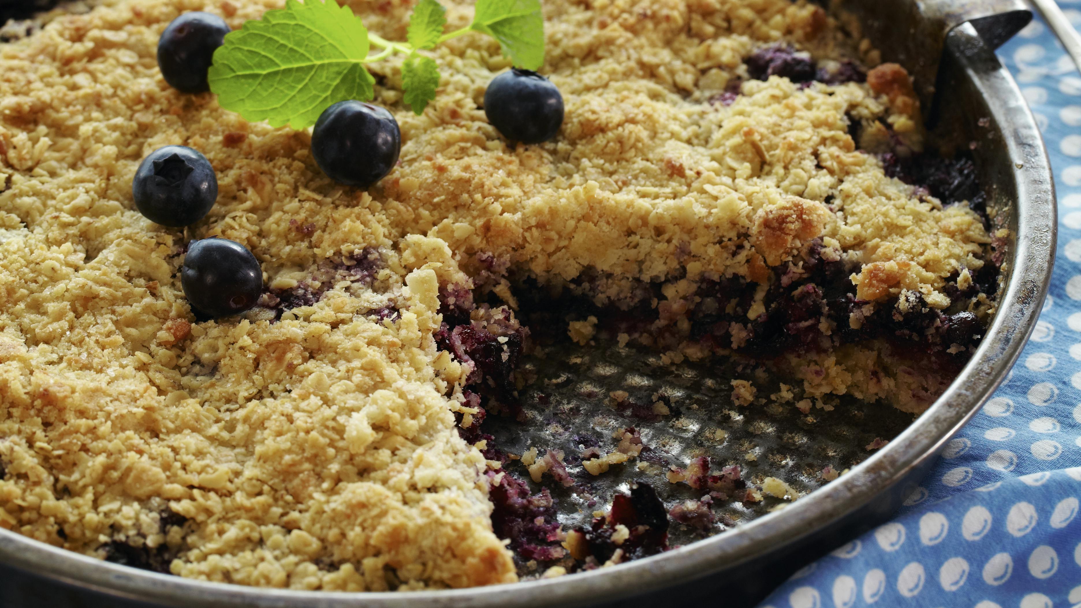 Skøn smuldretærte med blåbær