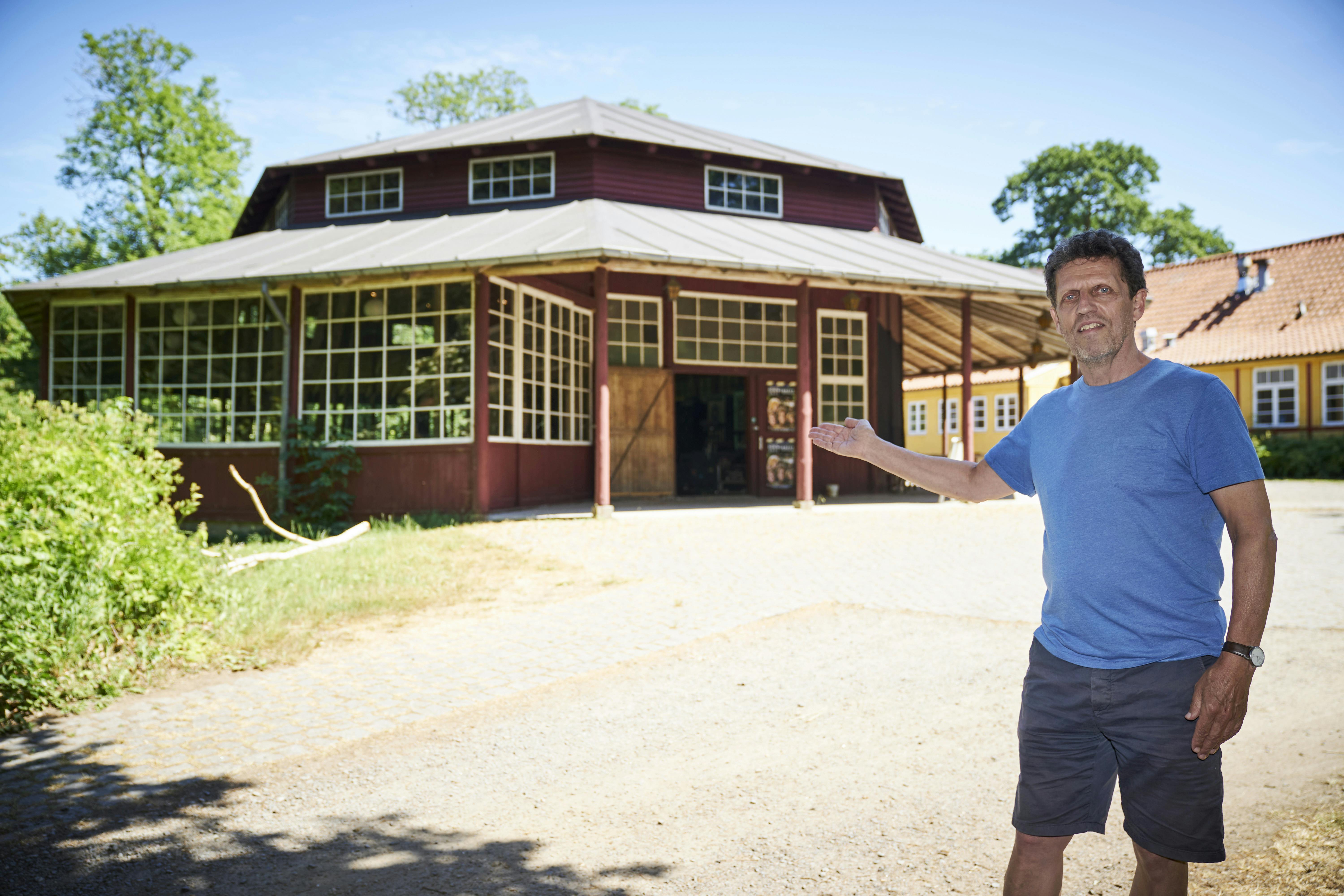 Der var panik i pavillonen op til Bornholms Sommerrevys premiere i 2019, fortæller Søren Hauch-Fausbøll.