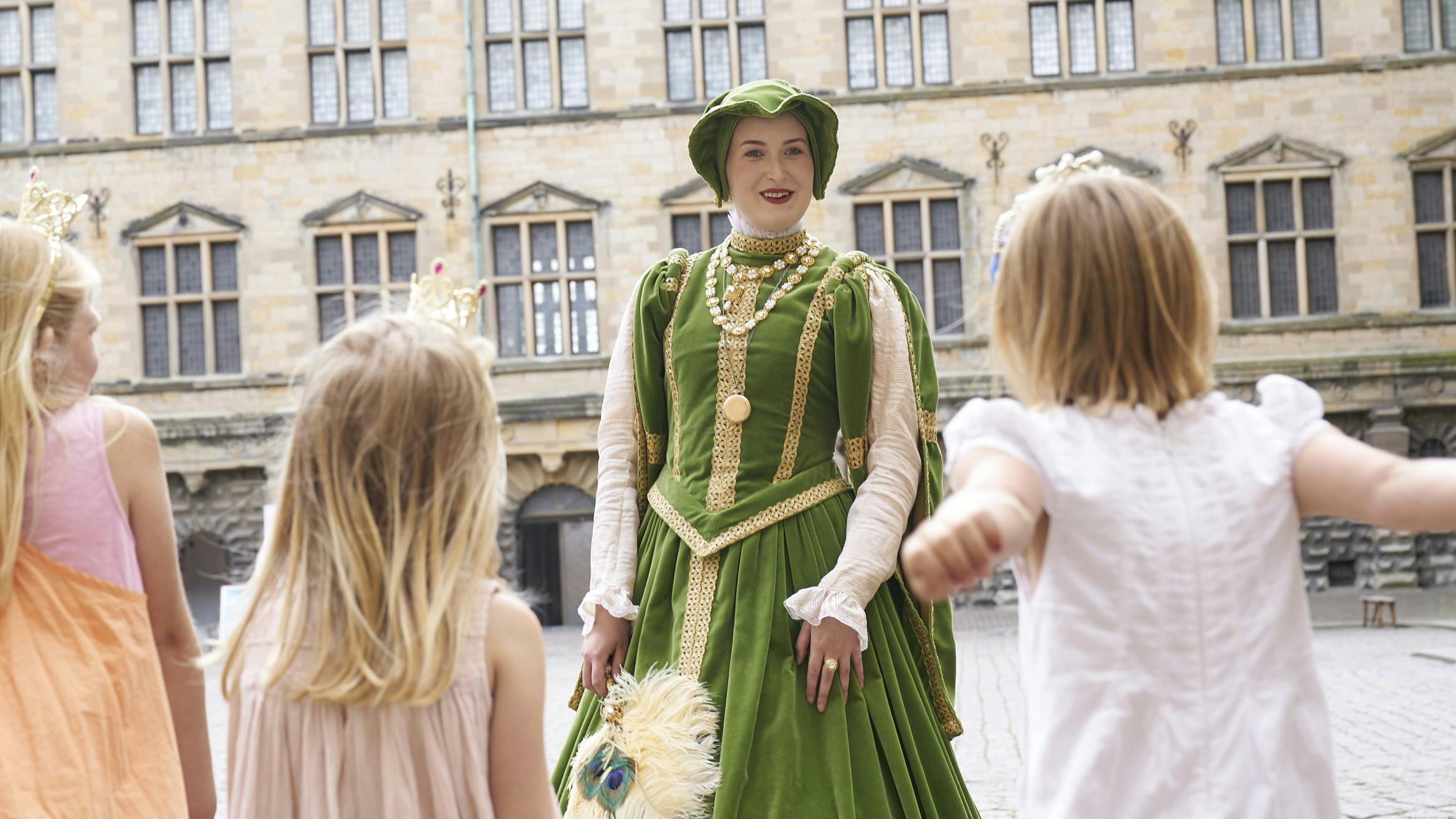 Der er masser af sommersjov på Kronborg Slot i form af både drama og Danmarkshistorie