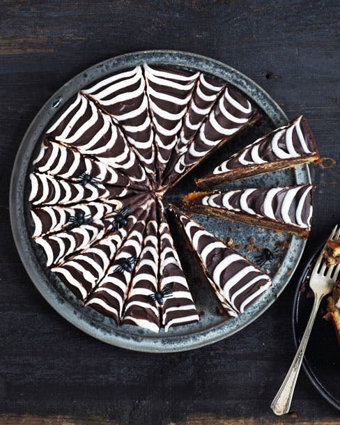 Banankage med Nutella og spindelvævsglasur