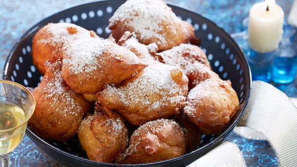 oldemors sprutbakkelser på fad