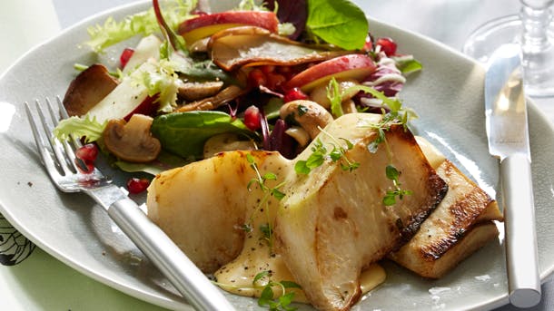 Stegt selleri med hollandaise og svampesalat