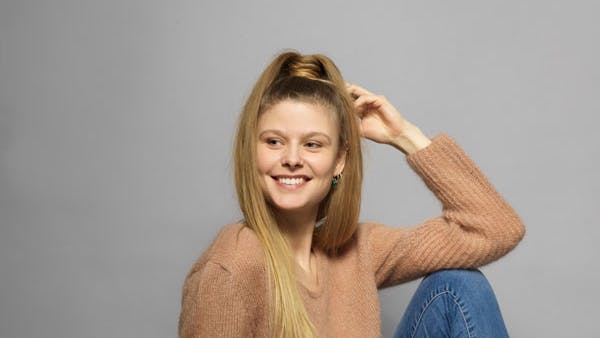 Strikkeopskrift: Sweater med stribet ærme