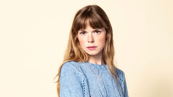 Strikkeopskrift: Bluse med korte ærmer