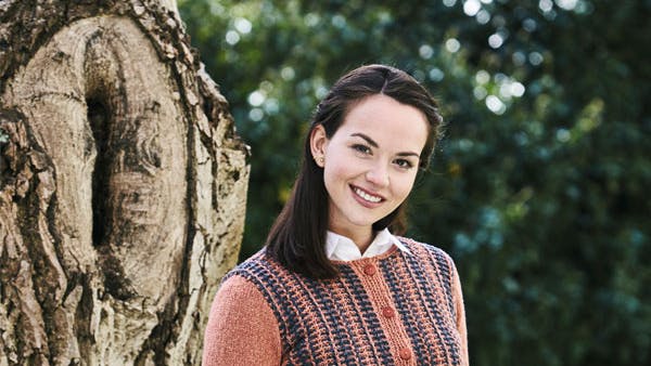 Strikkeopskrift: Dame i orange efterårstrik