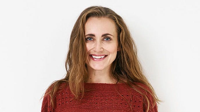 Strikkeopskrift: Bluse med mønsterbaner