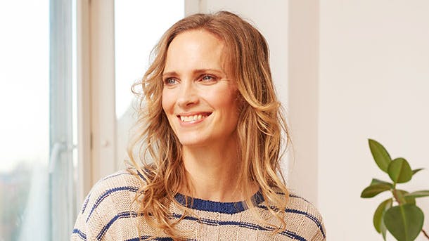 Strikkeopskrift: Bluse med striber og tern