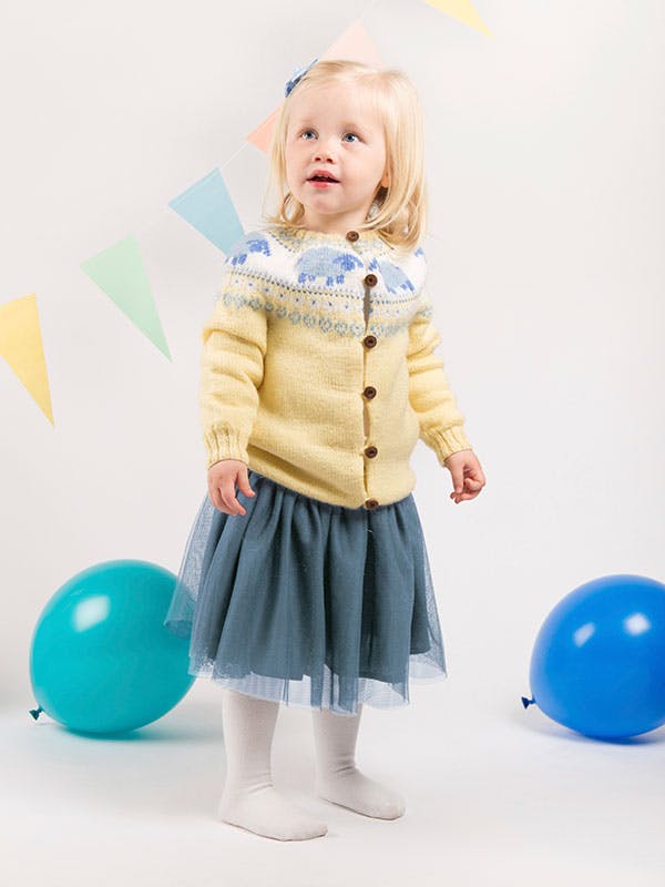 Strikkeopskrift: Prinsesse-jakke til pigen
