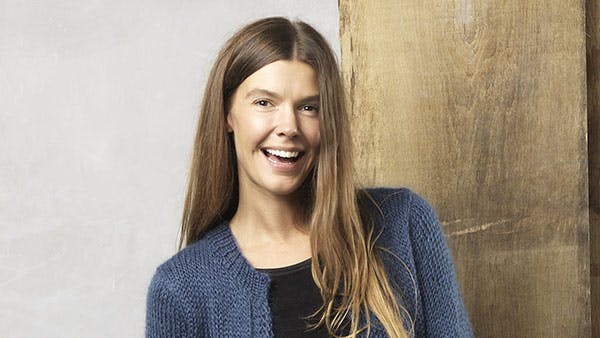 Strikkeopskrift: Lang cardigan med ballonærmer