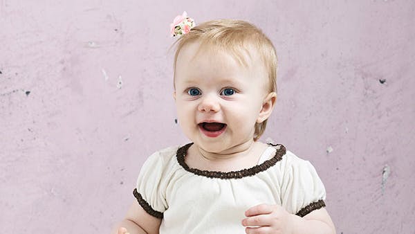 Strikkeopskrift: Nederdel med flæser til pigen