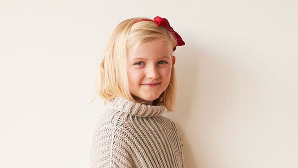 Strikkeopskrift: Patentsweater til pigen