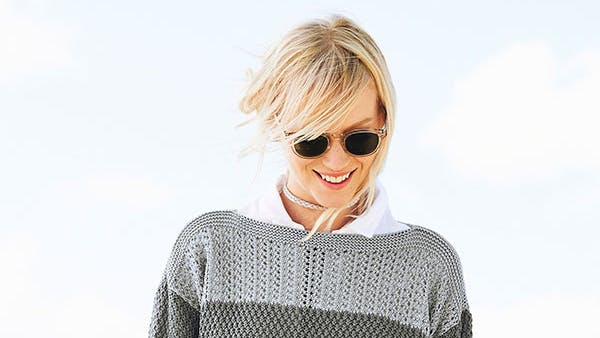 Strikkeopskrift: Sommersweater i gråtoner