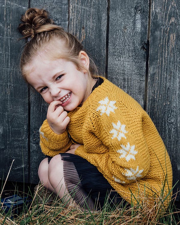 Strikkeopskrift på trøje med stjerner til de små