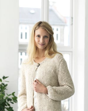 Strikket jakke i perlerib