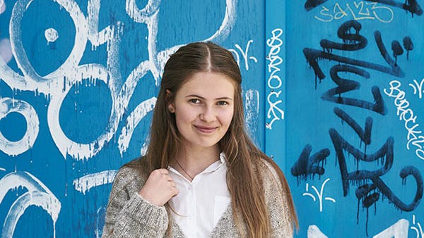 Strikkeopskrift på sweater med V-hals