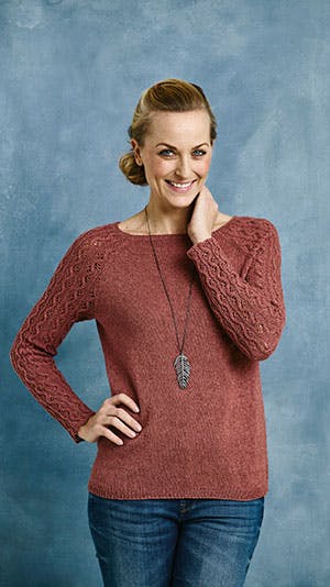 Strikket sweater med mønstrede ærmer 