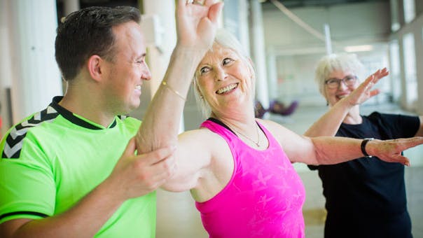 Thomas Evers Poulsen danser med kvinde