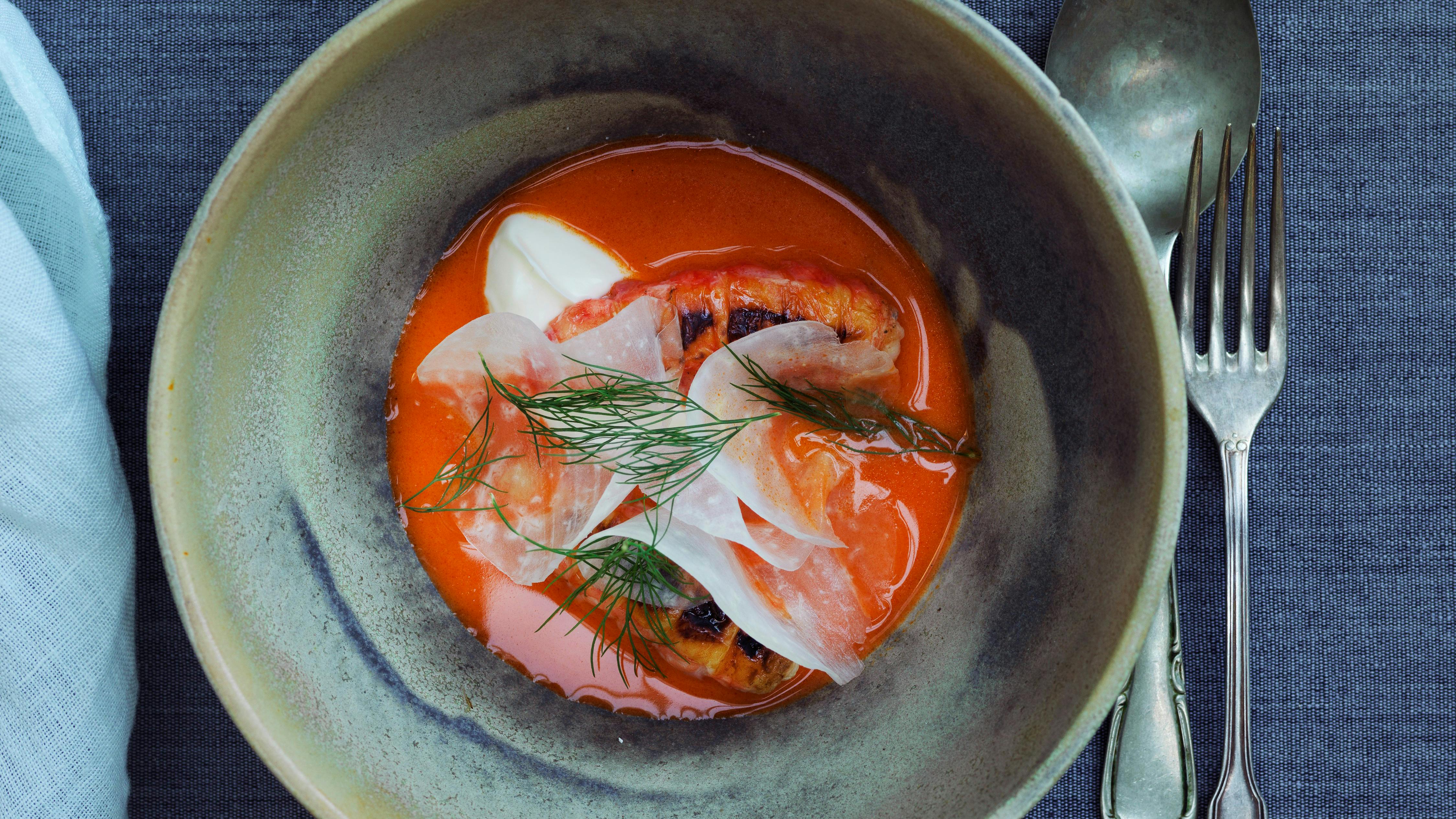 https://imgix.familiejournal.dk/media/article/timms_koekken_uge_52-2018_nytarsmenu_hummer_bisque.jpg