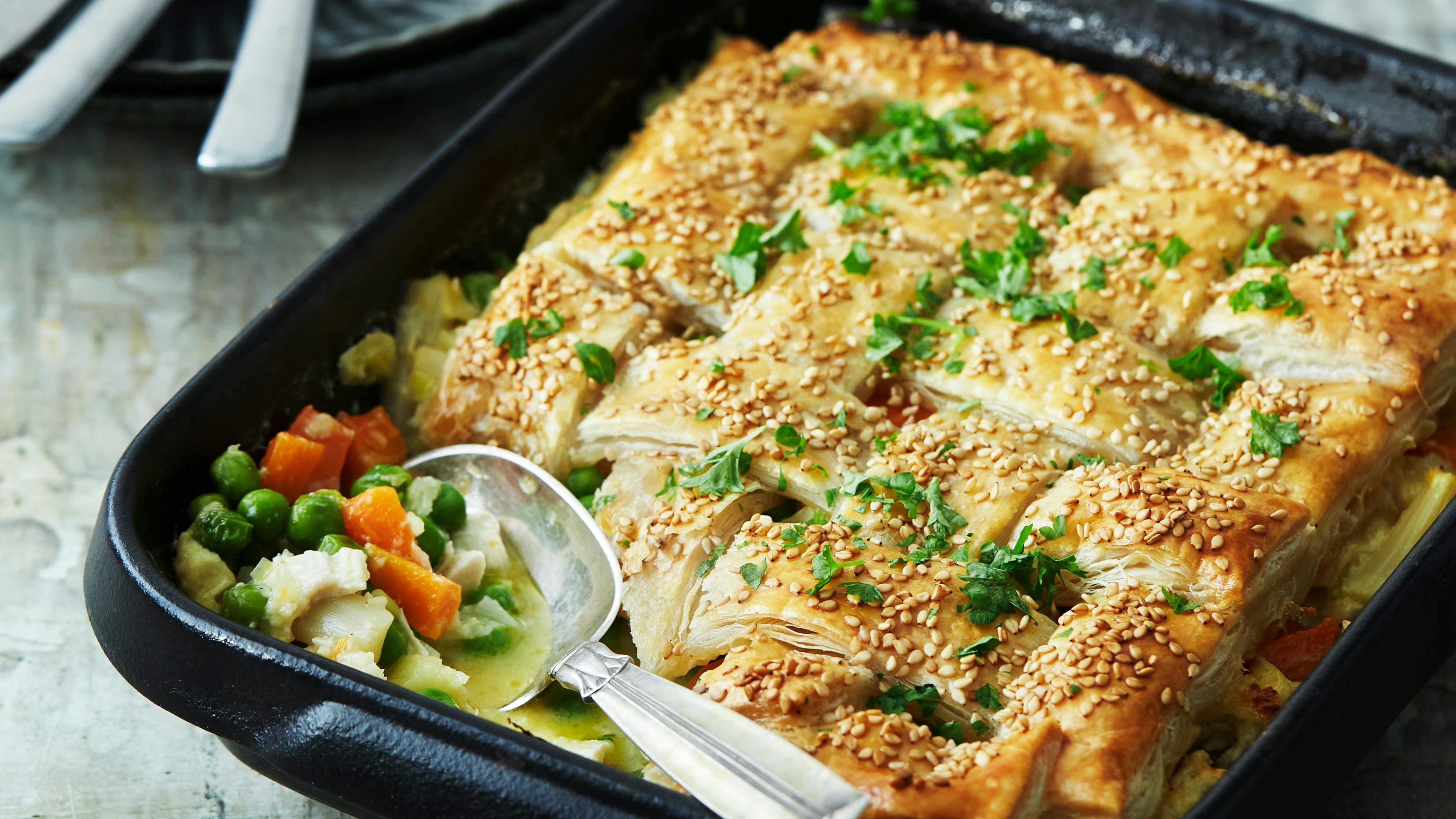 Hvis du kan lide tarteletter med høns i asparges, så vil denne ret falde i din smag. Her får du opskriften på indbagt kylling.