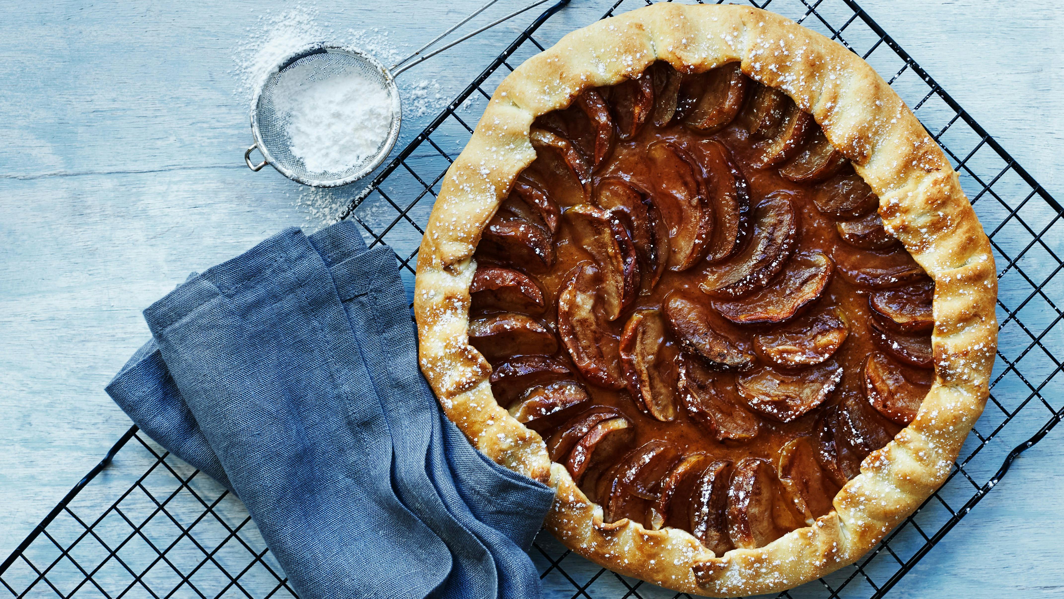 Her får du opskriften på en skøn og nem æbletærte. En galette er en fransk tærte, som er bagt uden en tærteform.