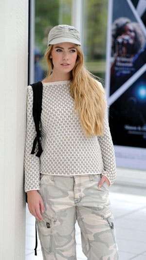 Strikkeopskrift: Bluse i vævestrikmønster 